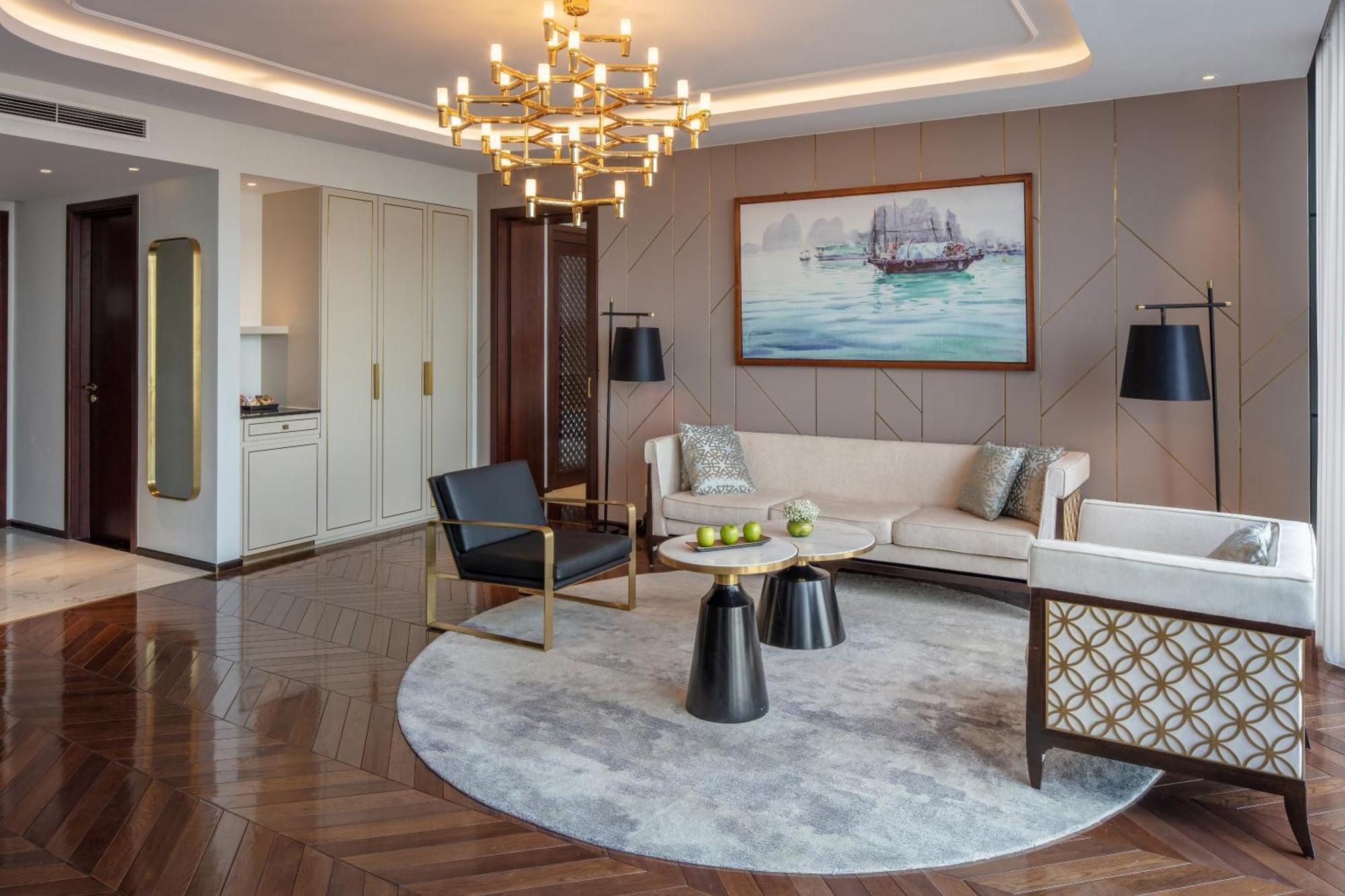 Melia Vinpearl Hue Otel Oda fotoğraf A living room in a suite at the Ritz-Carlton, DIFC