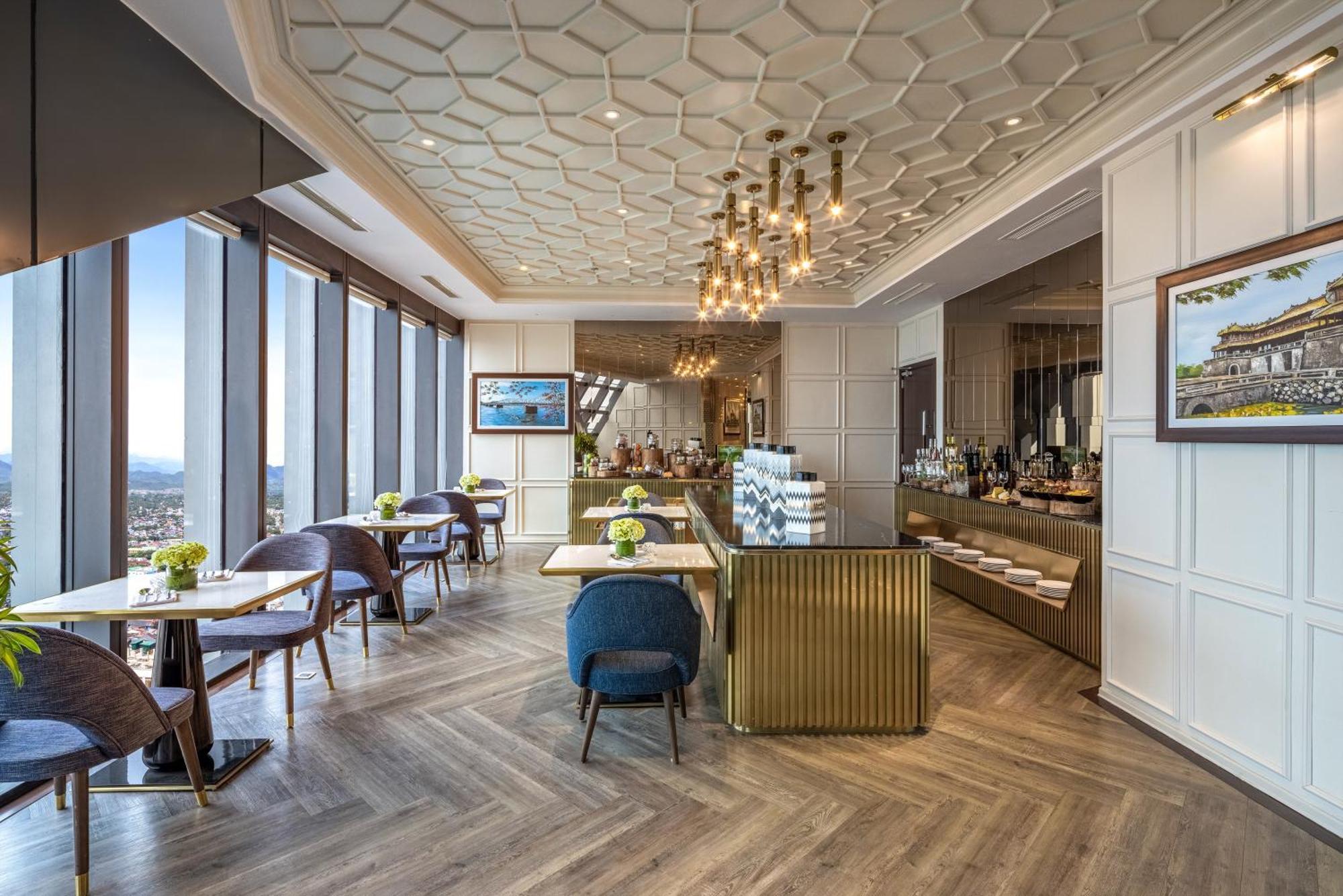Melia Vinpearl Hue Otel Dış mekan fotoğraf The Club at The Landmark, Bangkok